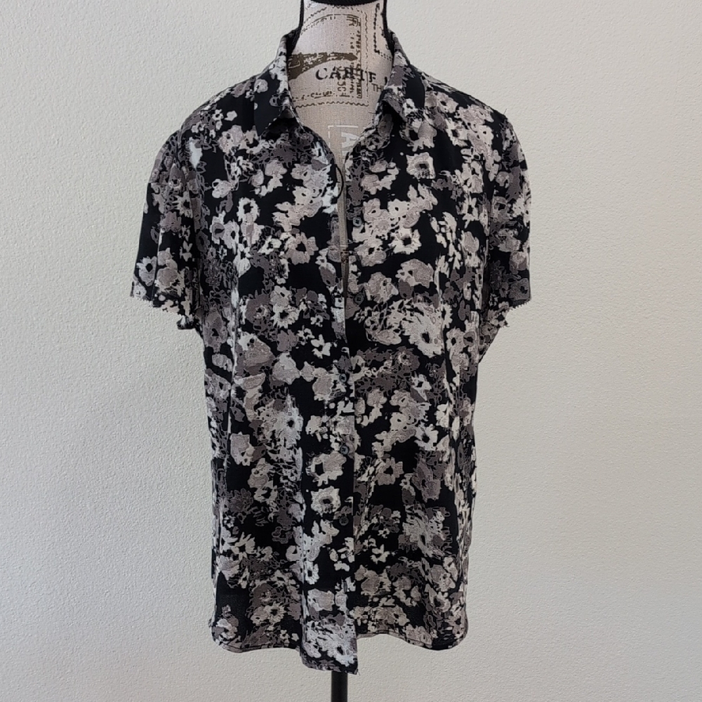 Banana Republic Floral Black and White Women's Shirt